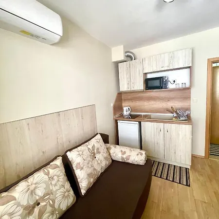 Sunny Апартамент *